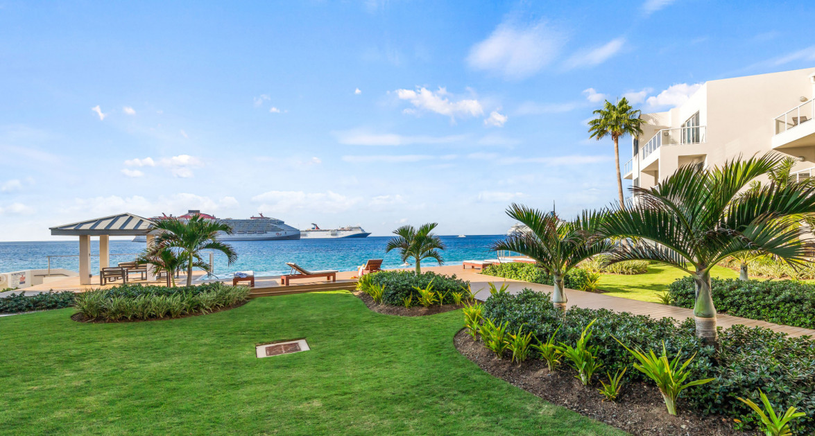 SeaView 103 - Stylish Waterfront living with Panoramic Views - Image 13