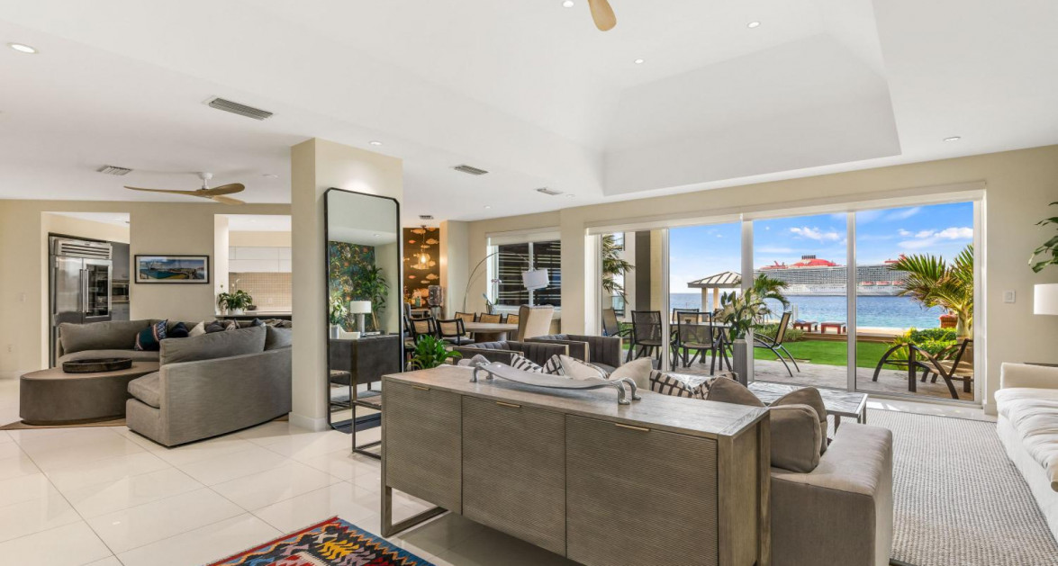 SeaView 103 - Stylish Waterfront living with Panoramic Views - Image 3