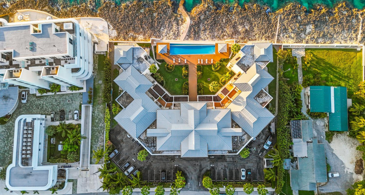 SeaView 103 - Stylish Waterfront living with Panoramic Views - Image 14