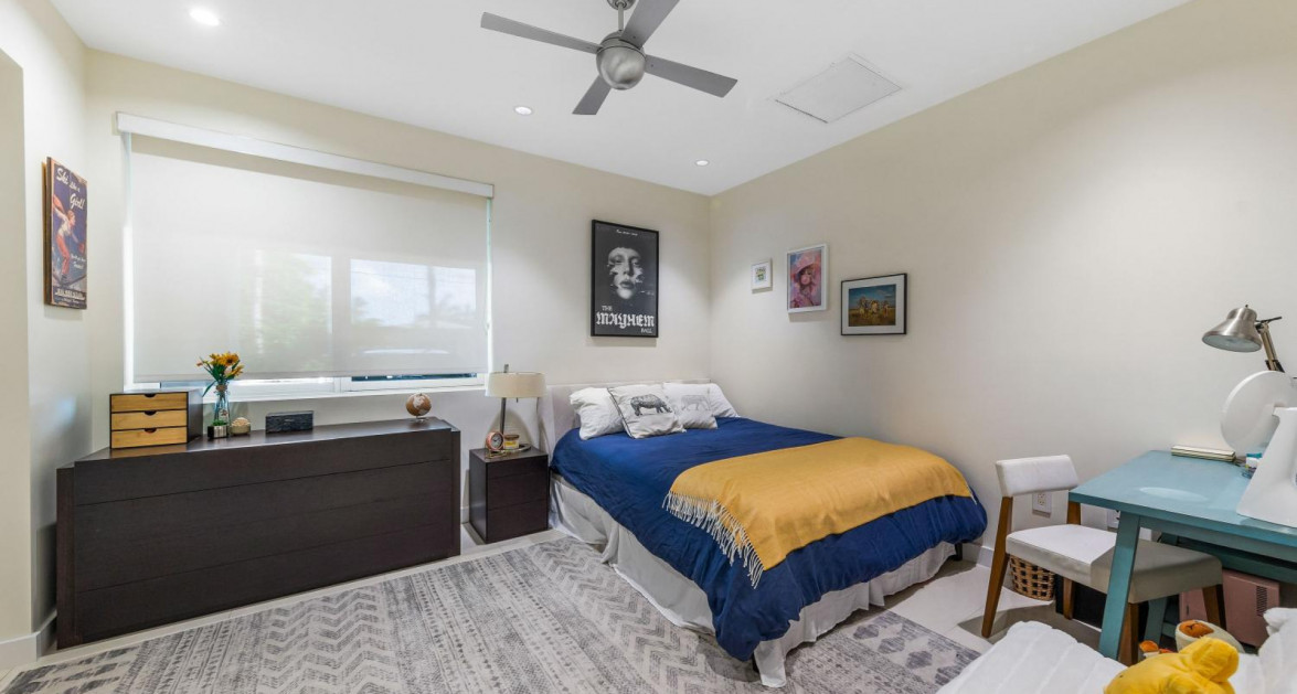 SeaView 103 - Stylish Waterfront living with Panoramic Views - Image 10