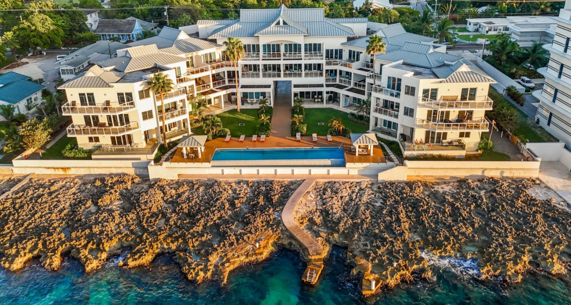 SeaView 103 - Stylish Waterfront living with Panoramic Views - Image 1