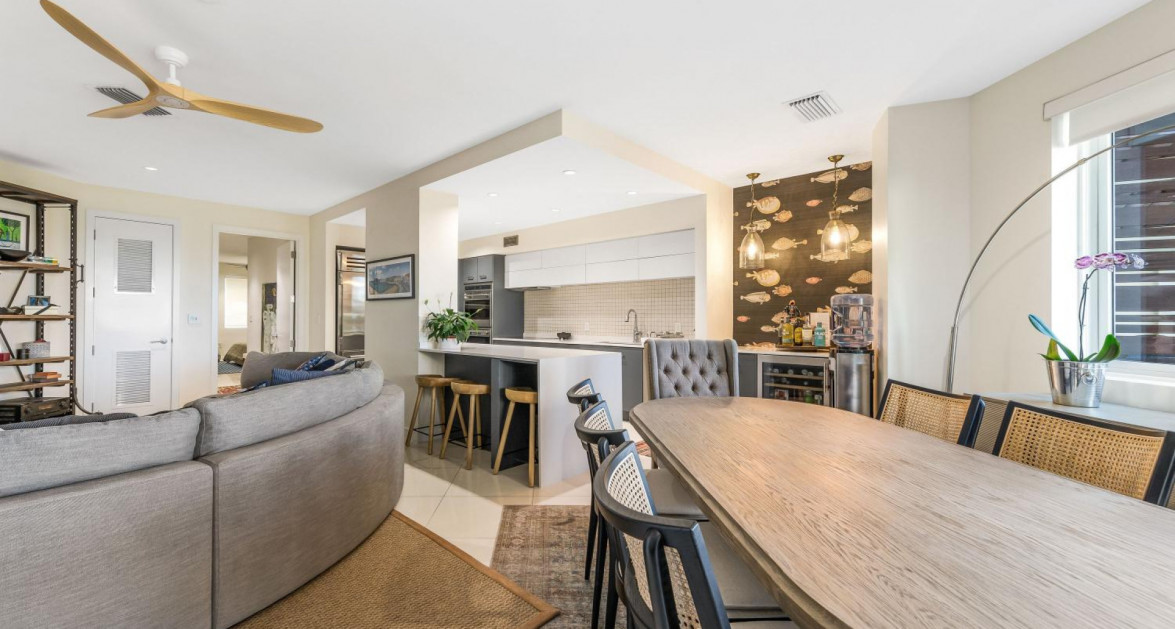 SeaView 103 - Stylish Waterfront living with Panoramic Views - Image 7