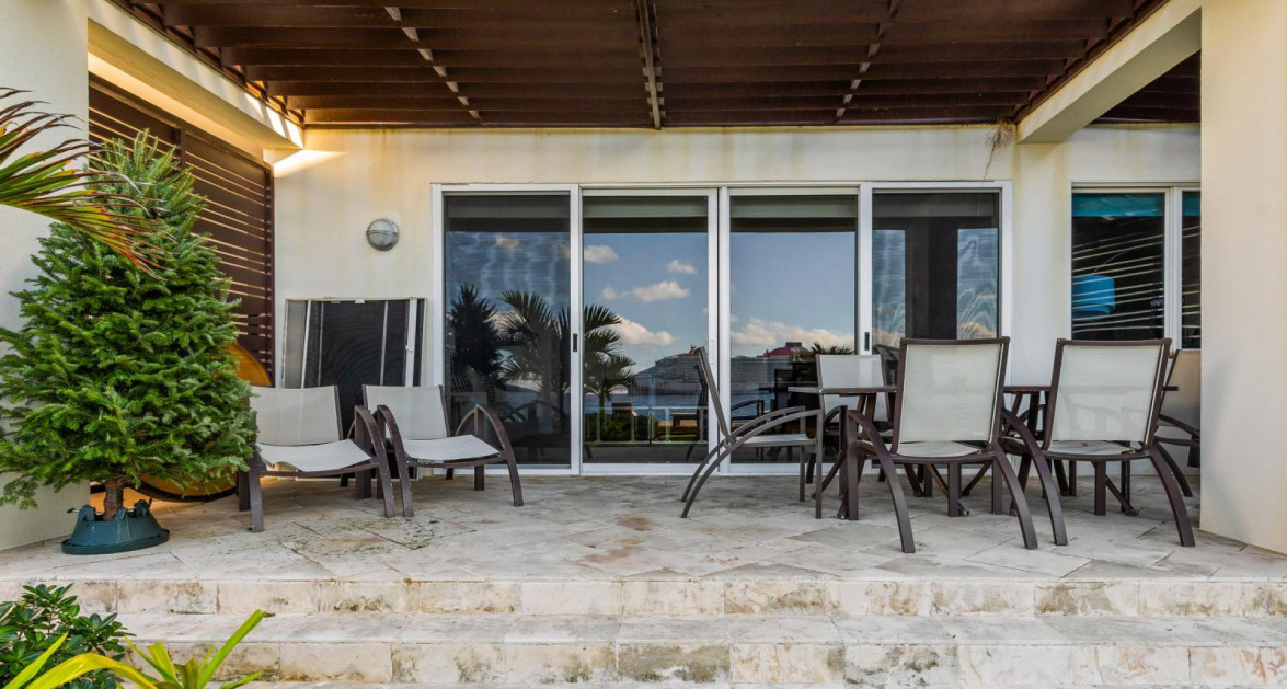 SeaView 103 - Stylish Waterfront living with Panoramic Views - Image 12