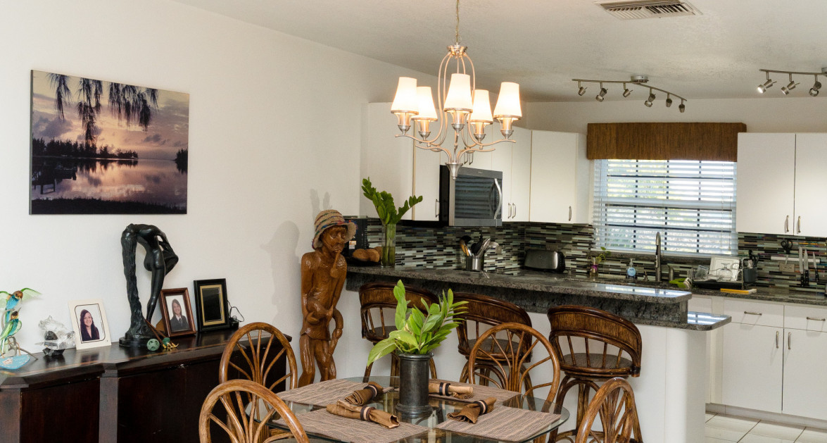 Walkers Road Charming 2bed/2bath Plus Den - Image 3