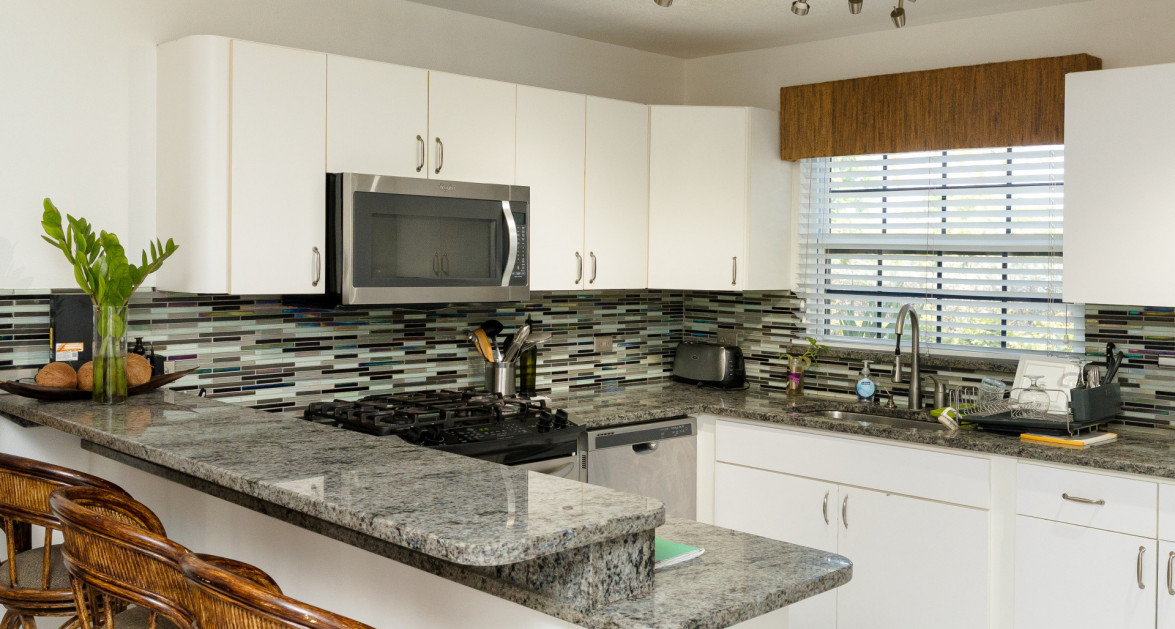 Walkers Road Charming 2bed/2bath Plus Den - Image 2