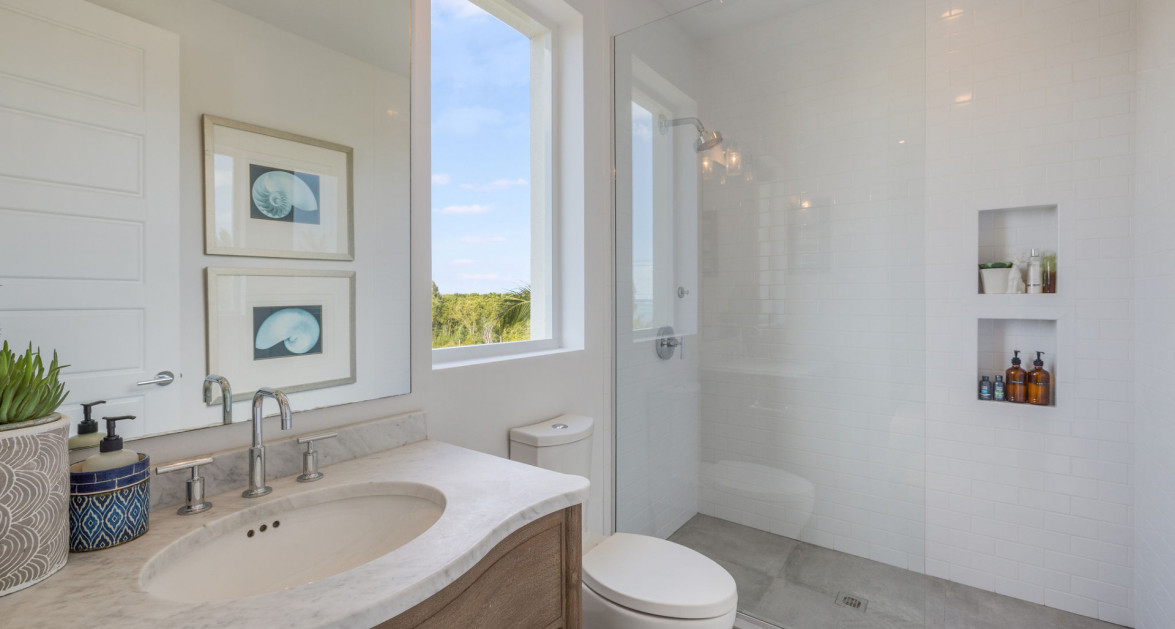 SHORE CLUB #4  Stunning Condo with unobstructed Ocean Views - Image 13