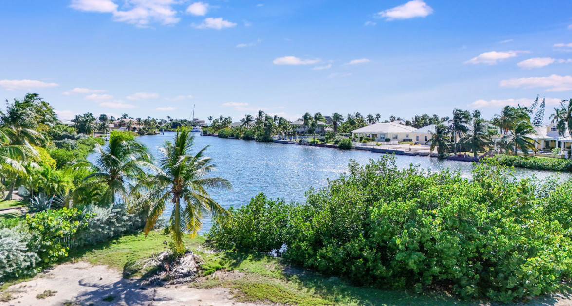 SHORES PREMIUM WATERFRONT LOT - Image 5