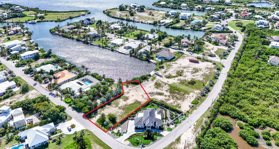SHORES PREMIUM WATERFRONT LOT - Image 4
