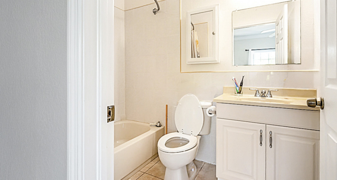 Shoreway #20 Townhome w/ 2 car Garage!!! - Image 8