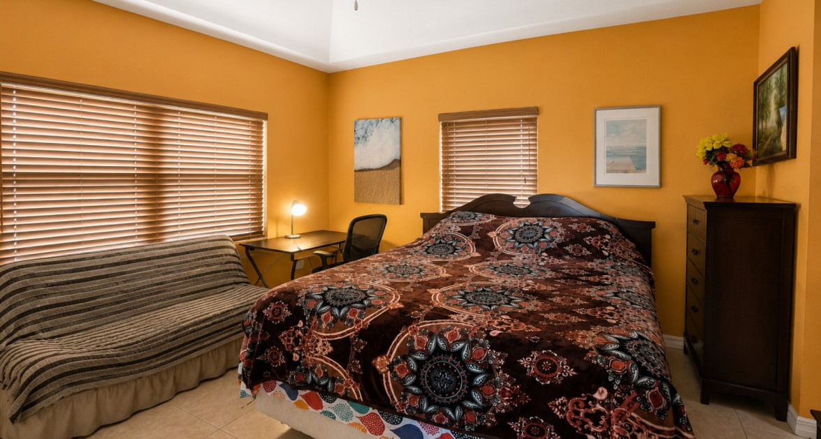 SILVER HILL - 3 BED FAMILY HOME - Image 13