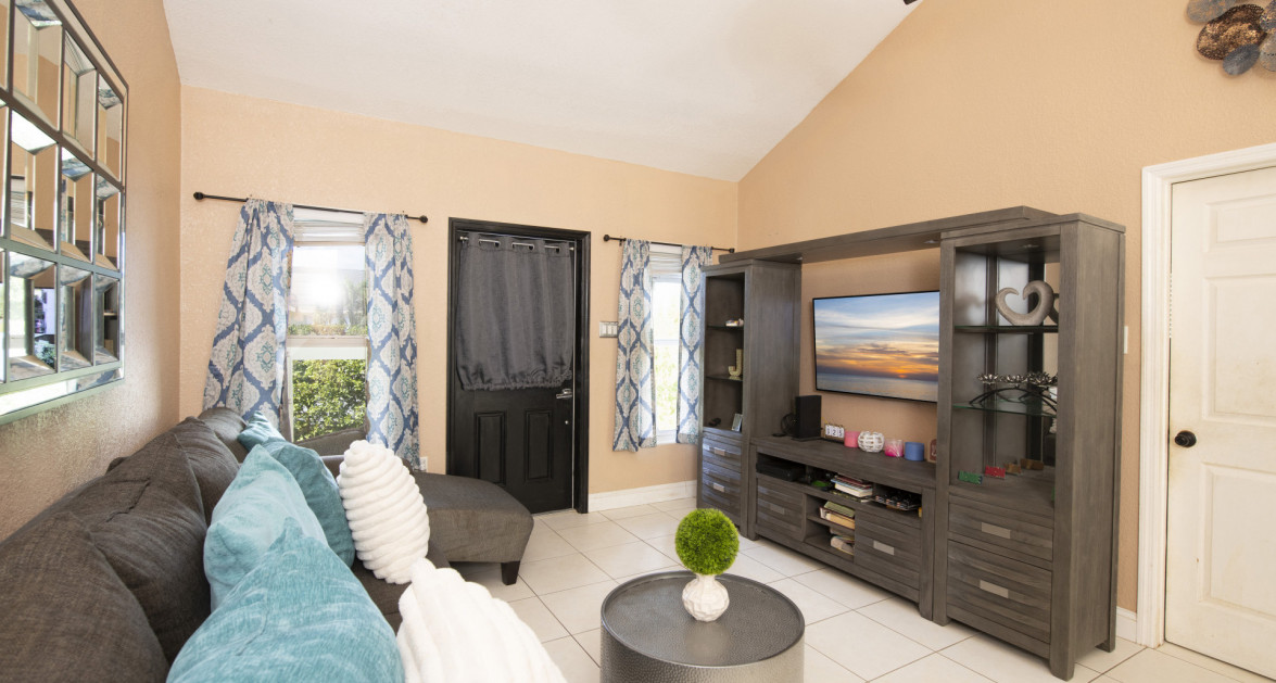 Single Family Home - 3 Bed 2 Bath - Newlands - Image 6