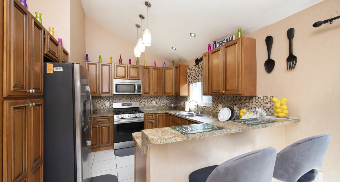 Single Family Home - 3 Bed 2 Bath - Newlands