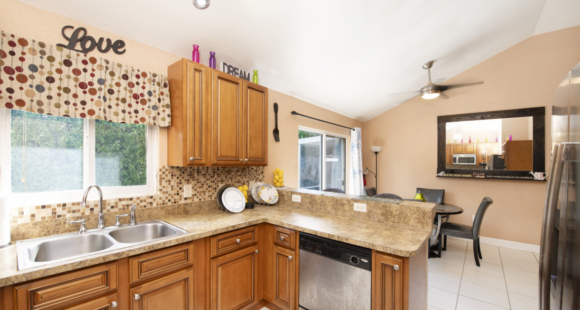 Single Family Home - 3 Bed 2 Bath - Newlands - Image 3