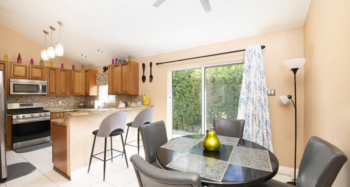 Single Family Home - 3 Bed 2 Bath - Newlands - Image 4