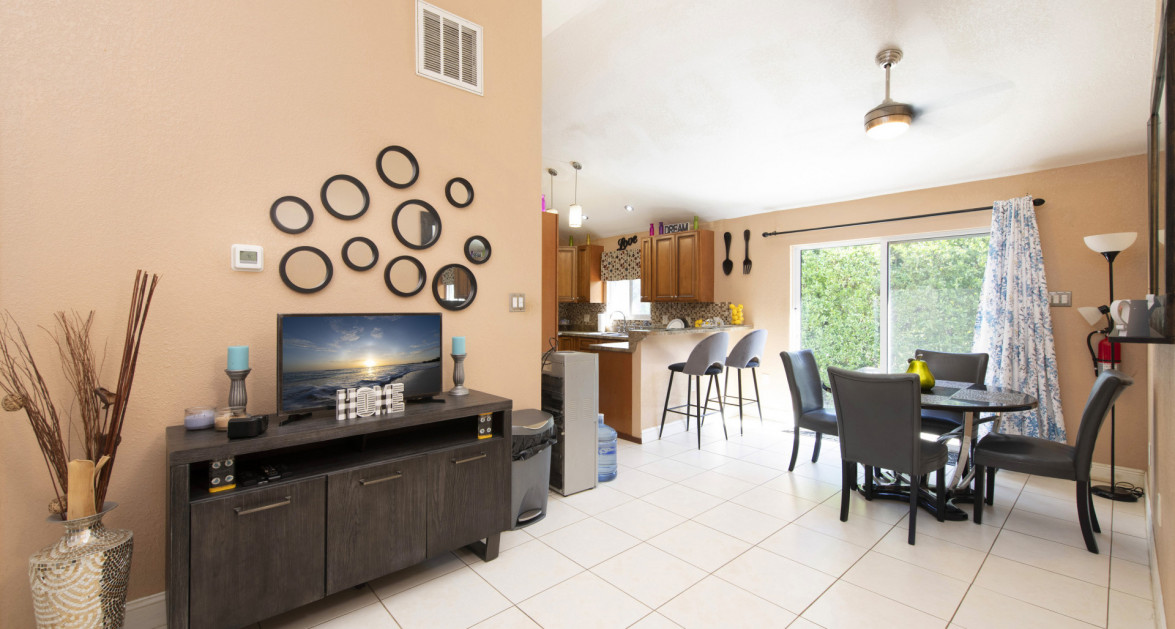 Single Family Home - 3 Bed 2 Bath - Newlands - Image 10