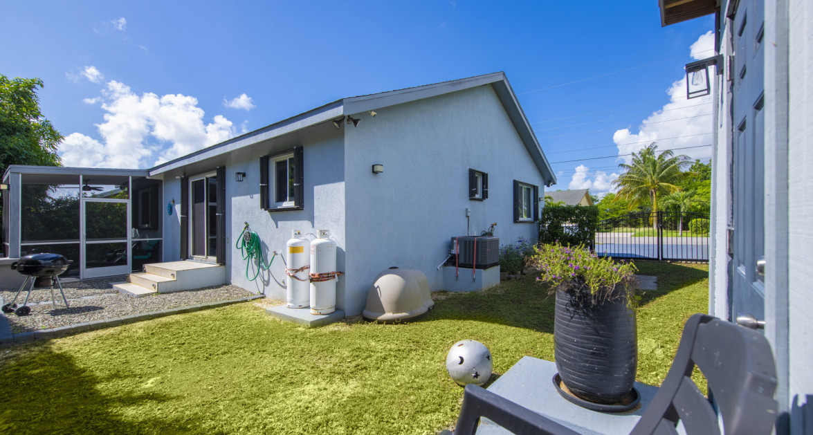 Single Family Home - 3 Bed 2 Bath - Newlands - Image 25