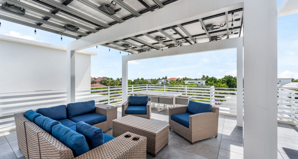 Solara Upgraded 3 Bed End Unit Townhome - Image 30