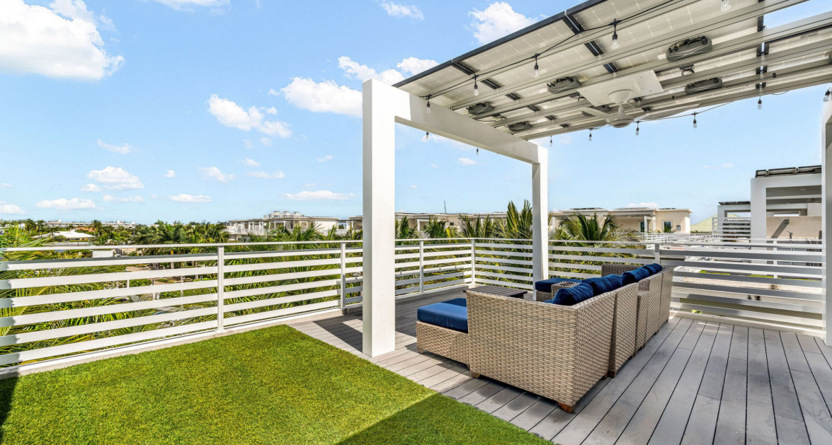 Solara Upgraded 3 Bed End Unit Townhome - Image 27