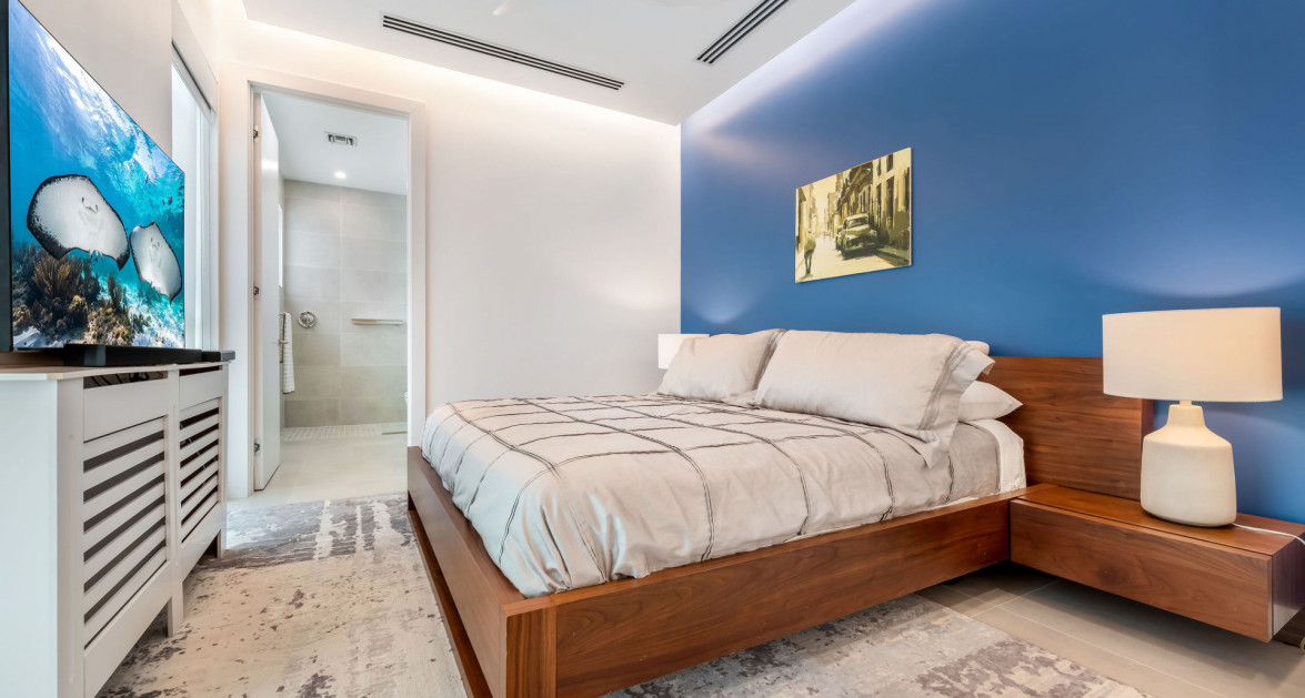 Solara Upgraded 3 Bed End Unit Townhome - Image 20