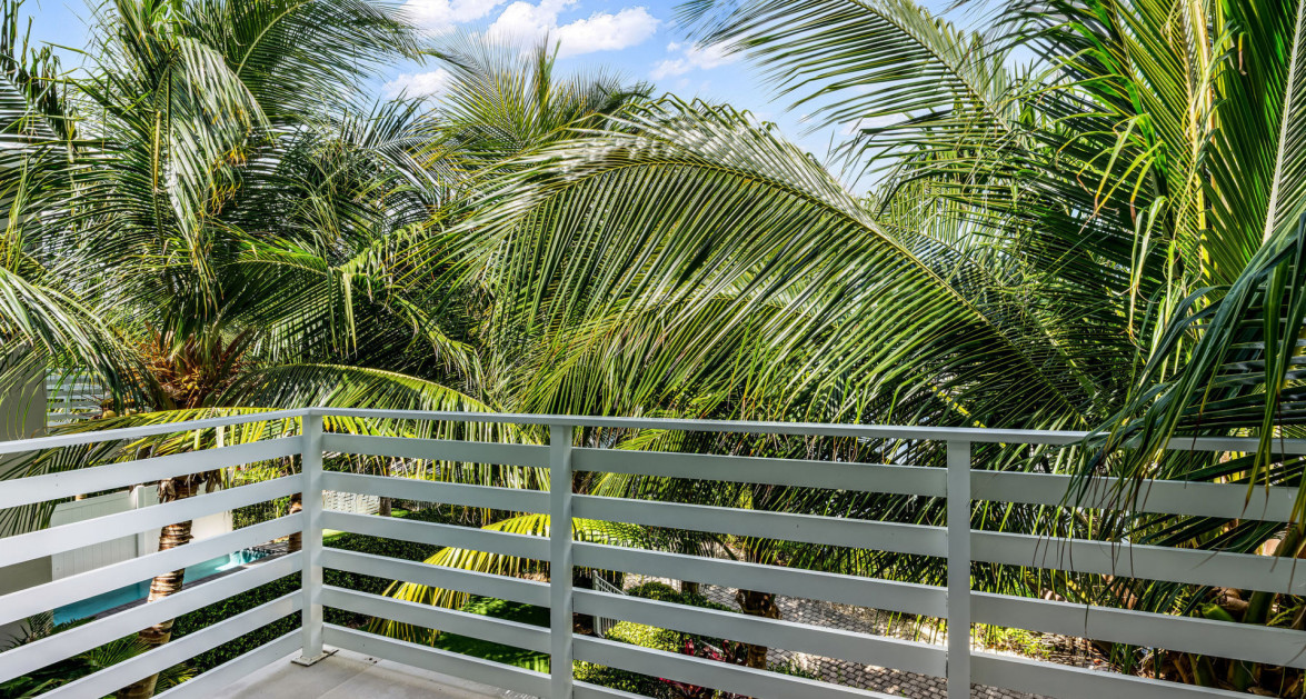Solara Upgraded 3 Bed End Unit Townhome - Image 19