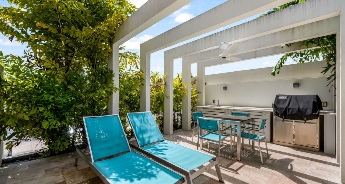 Solara Upgraded 3 Bed End Unit Townhome - Image 21