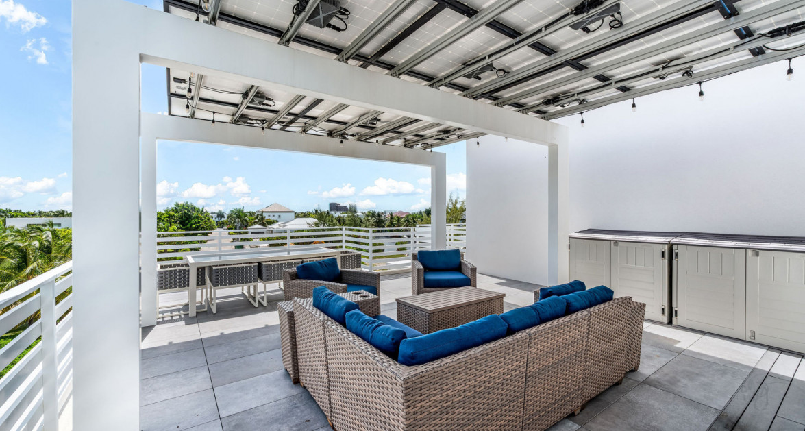 Solara Upgraded 3 Bed End Unit Townhome - Image 31