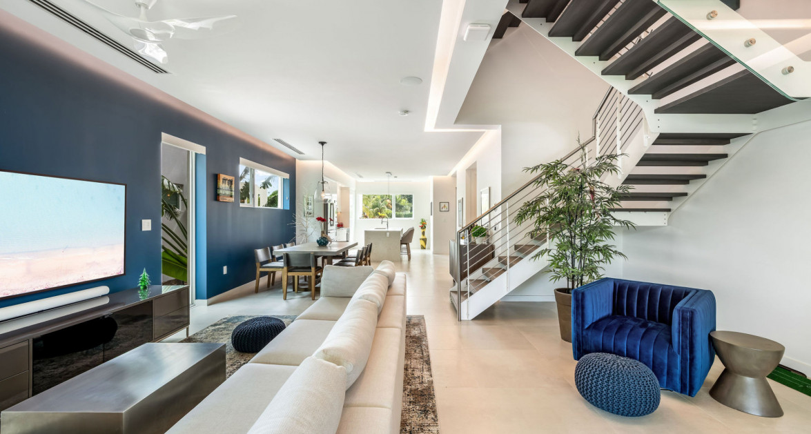 Solara Upgraded 3 Bed End Unit Townhome - Image 7
