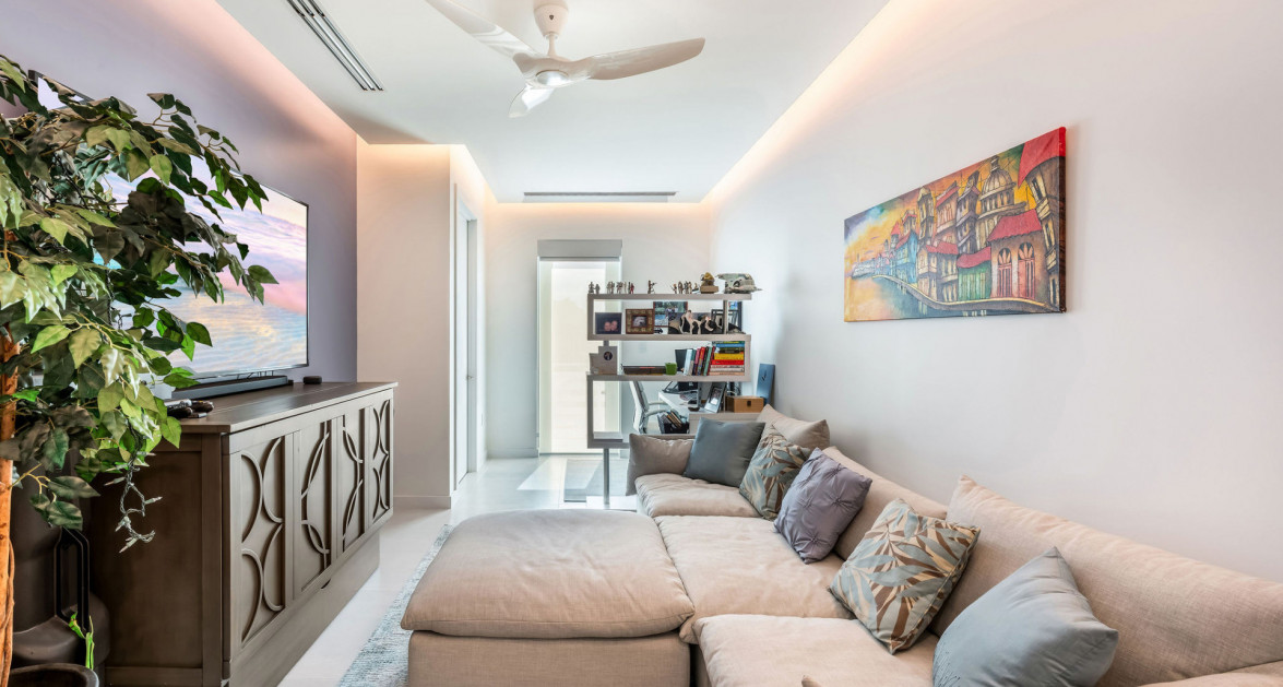 Solara Upgraded 3 Bed End Unit Townhome - Image 22