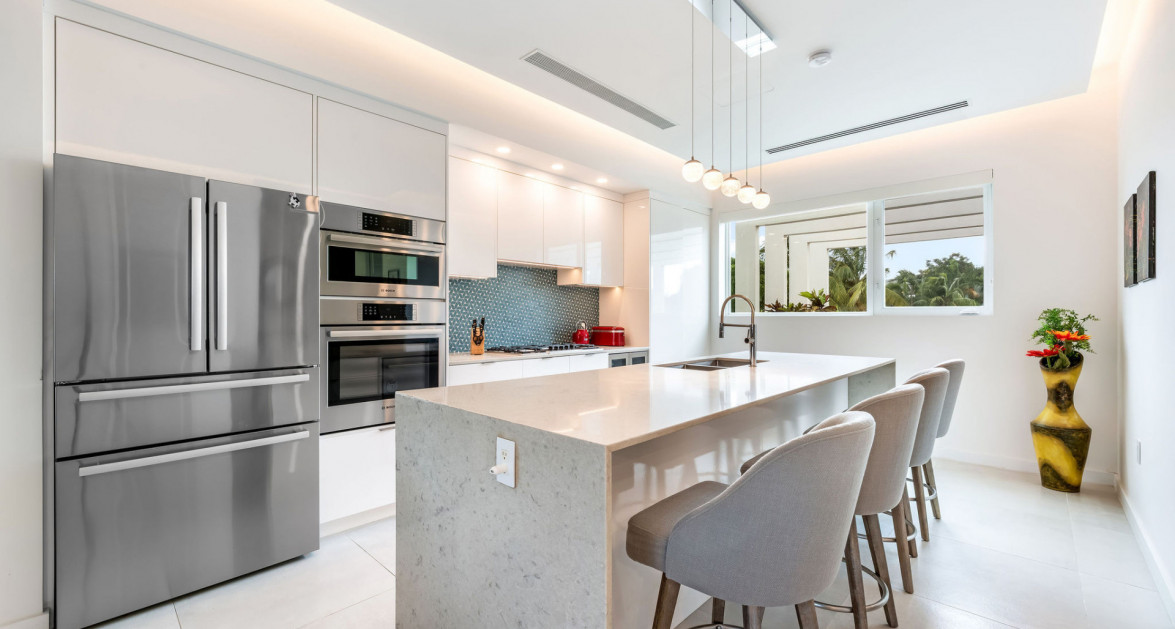 Solara Upgraded 3 Bed End Unit Townhome - Image 2