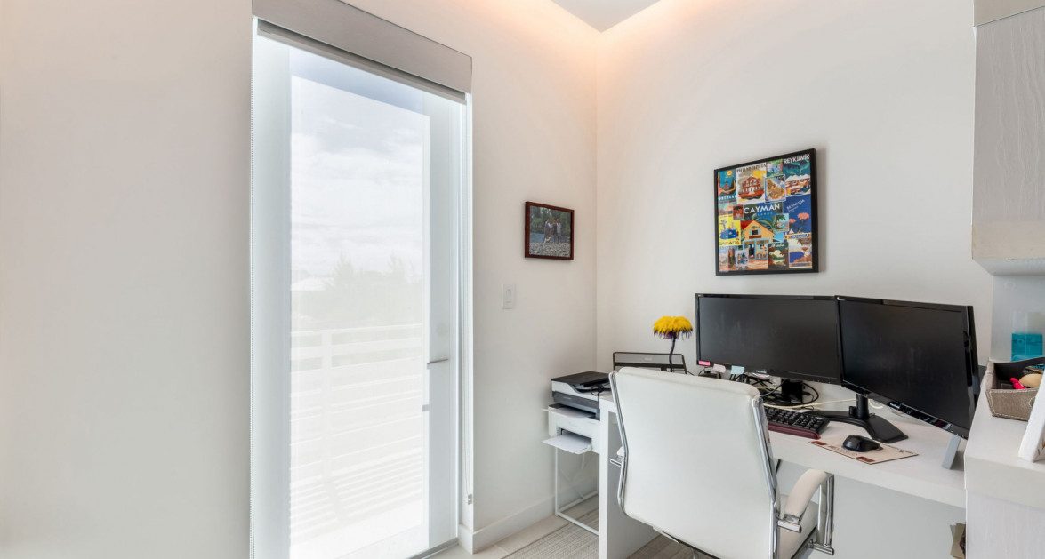 Solara Upgraded 3 Bed End Unit Townhome - Image 24