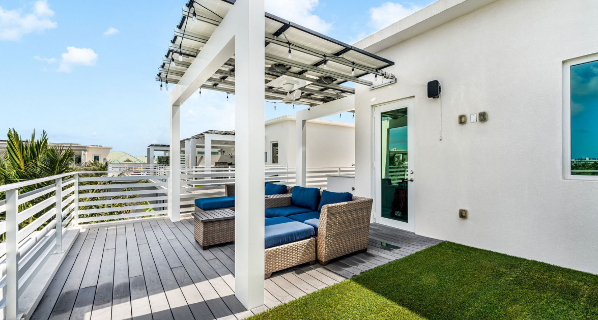 Solara Upgraded 3 Bed End Unit Townhome - Image 28