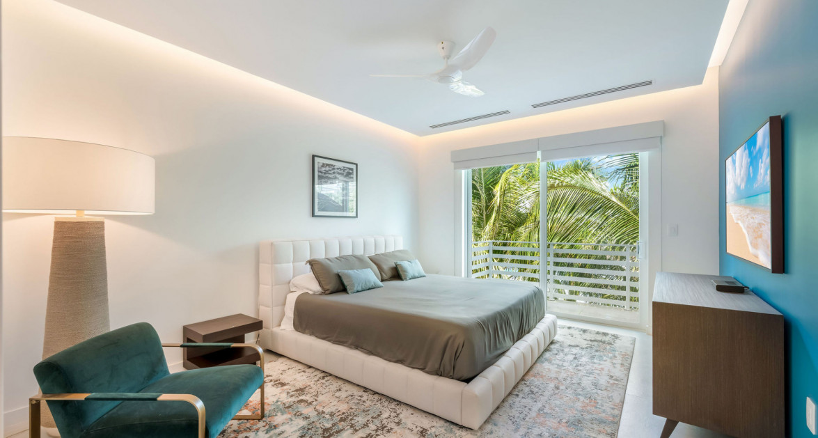 Solara Upgraded 3 Bed End Unit Townhome - Image 17