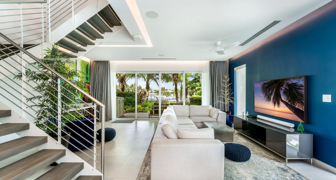 Solara Upgraded 3 Bed End Unit Townhome - Image 5