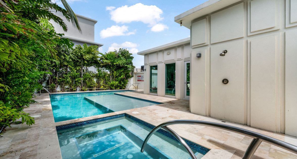 Solara Upgraded 3 Bed End Unit Townhome - Image 35