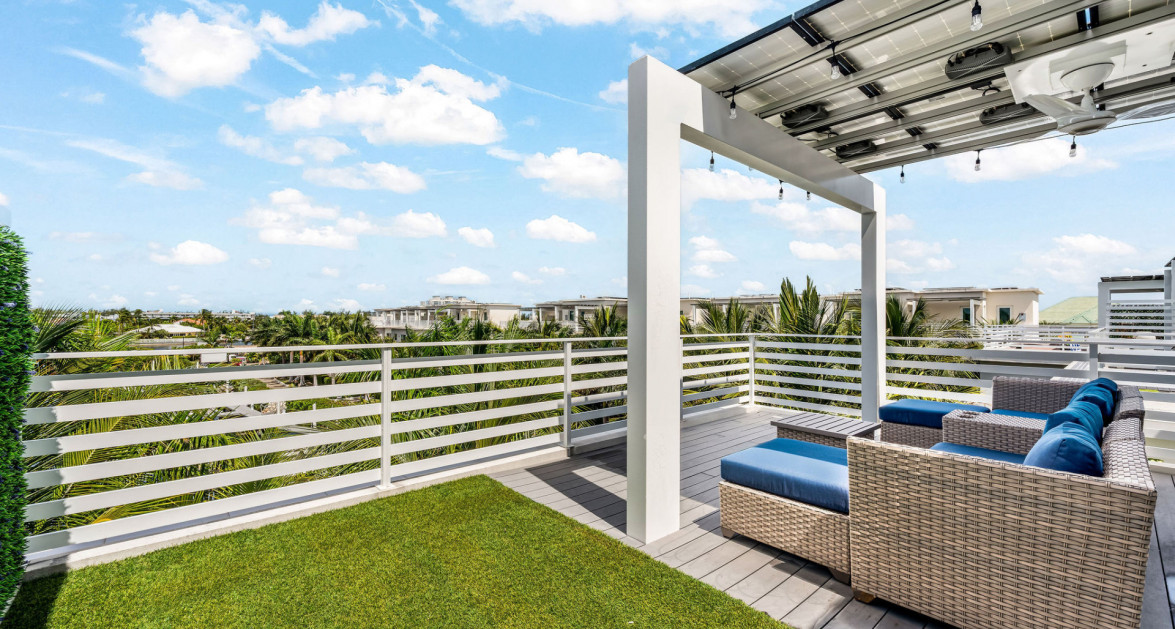 Solara Upgraded 3 Bed End Unit Townhome - Image 12