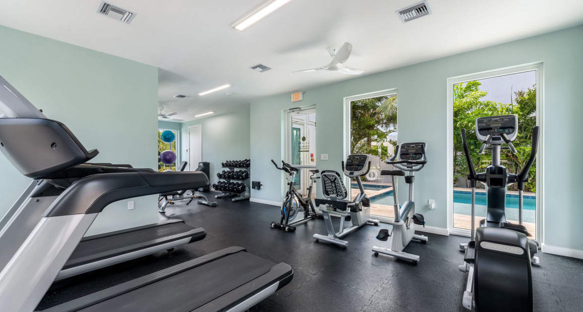 Solara Upgraded 3 Bed End Unit Townhome - Image 34