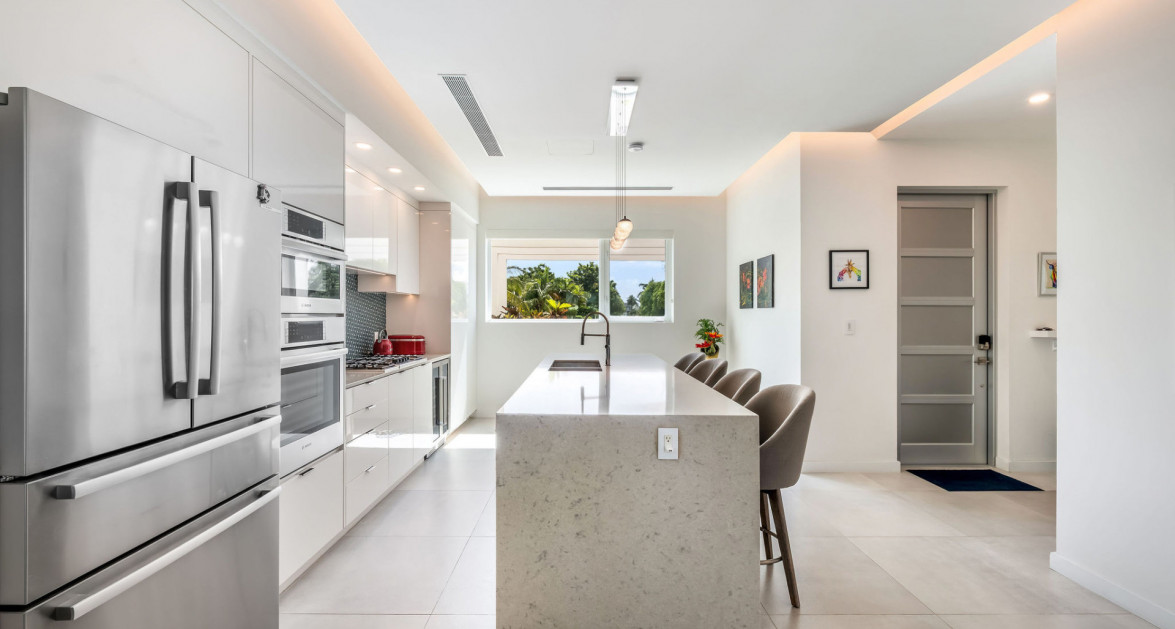 Solara Upgraded 3 Bed End Unit Townhome - Image 3