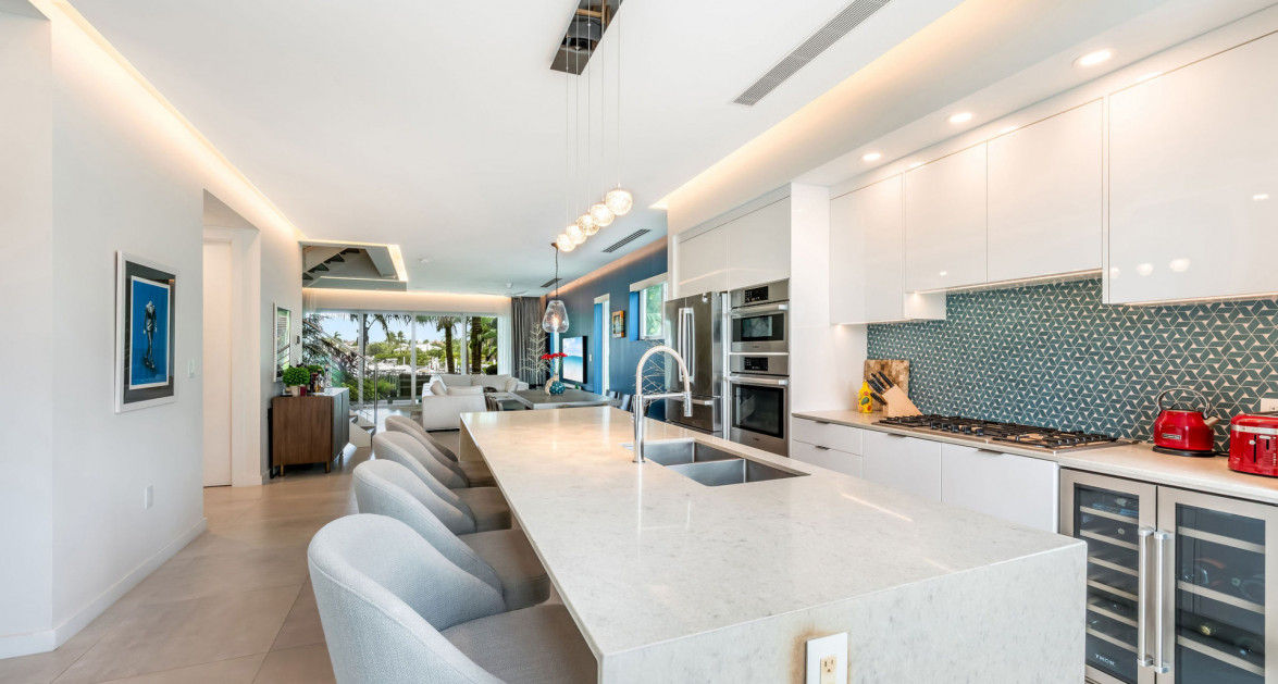 Solara Upgraded 3 Bed End Unit Townhome - Image 1