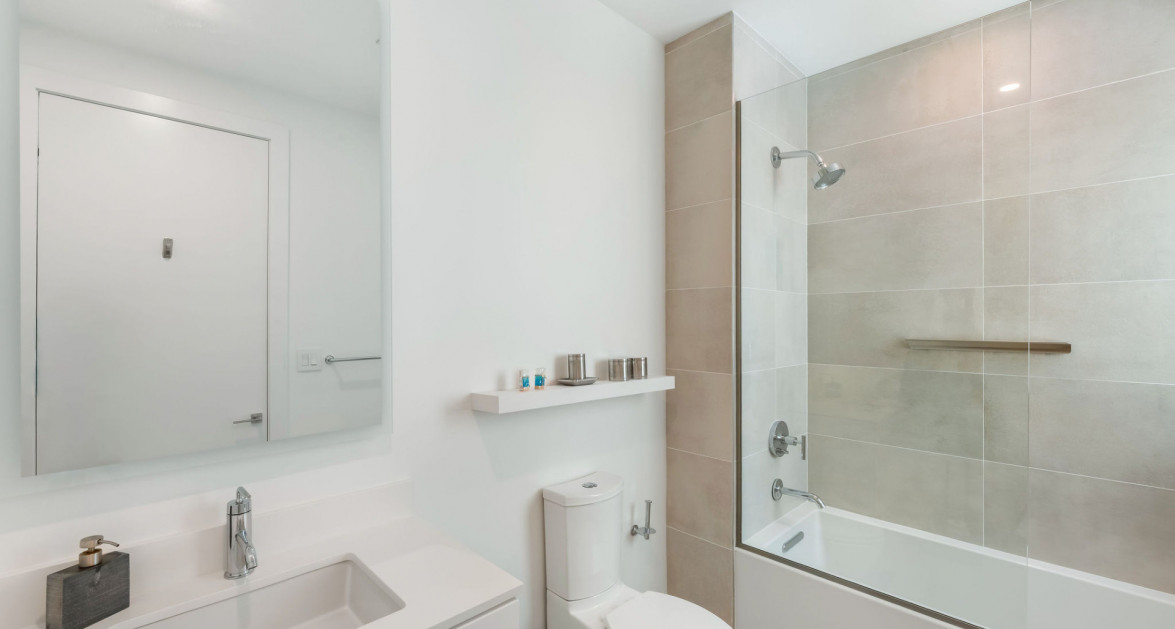 Solara Upgraded 3 Bed End Unit Townhome - Image 25
