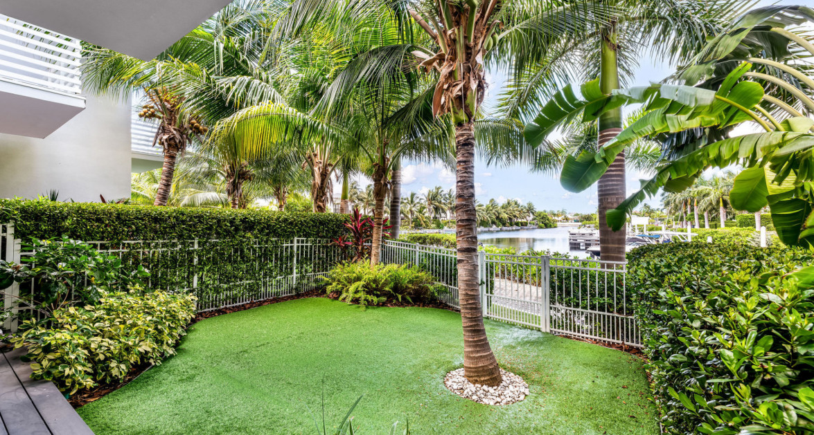Solara Upgraded 3 Bed End Unit Townhome - Image 15