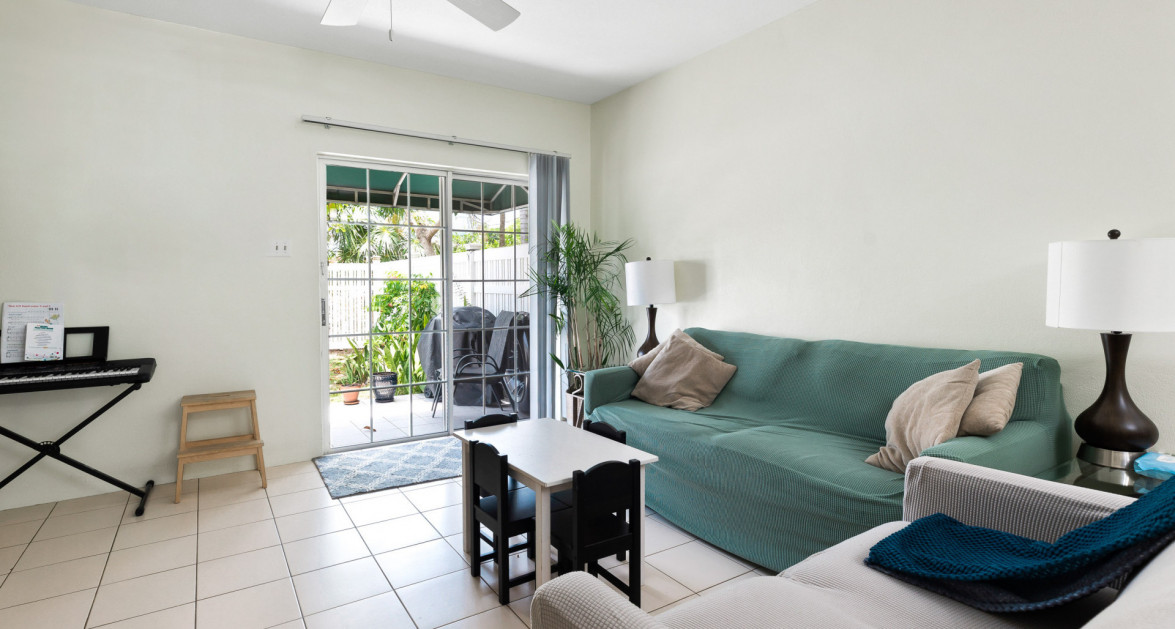 South Palms #5 (2 Bed/2.5 Bath SS Townhome) - Image 4