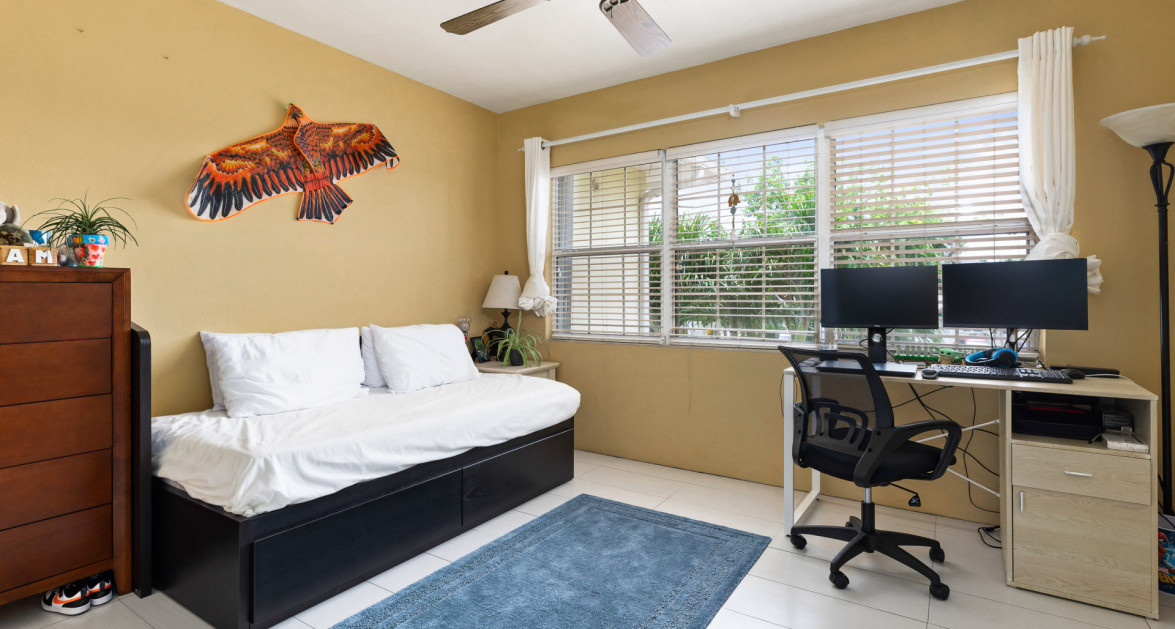 South Palms #5 (2 Bed/2.5 Bath SS Townhome) - Image 9