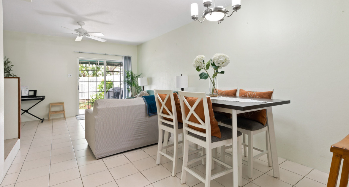 South Palms #5 (2 Bed/2.5 Bath SS Townhome) - Image 2