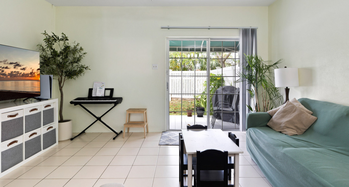 South Palms #5 (2 Bed/2.5 Bath SS Townhome) - Image 5