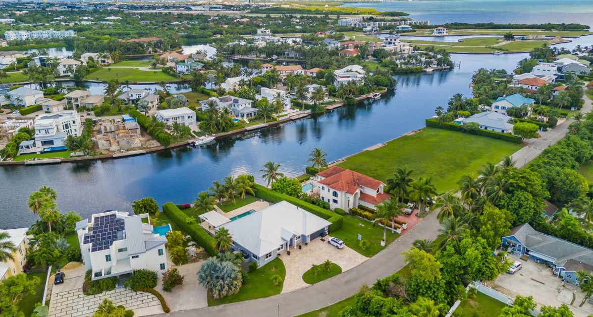 South Reach | Grand Harbour Canal Front Family Home - Image 2