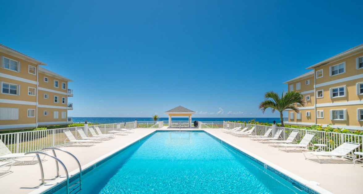 South Shore spacious 3 bedroom Seafront Penthouse