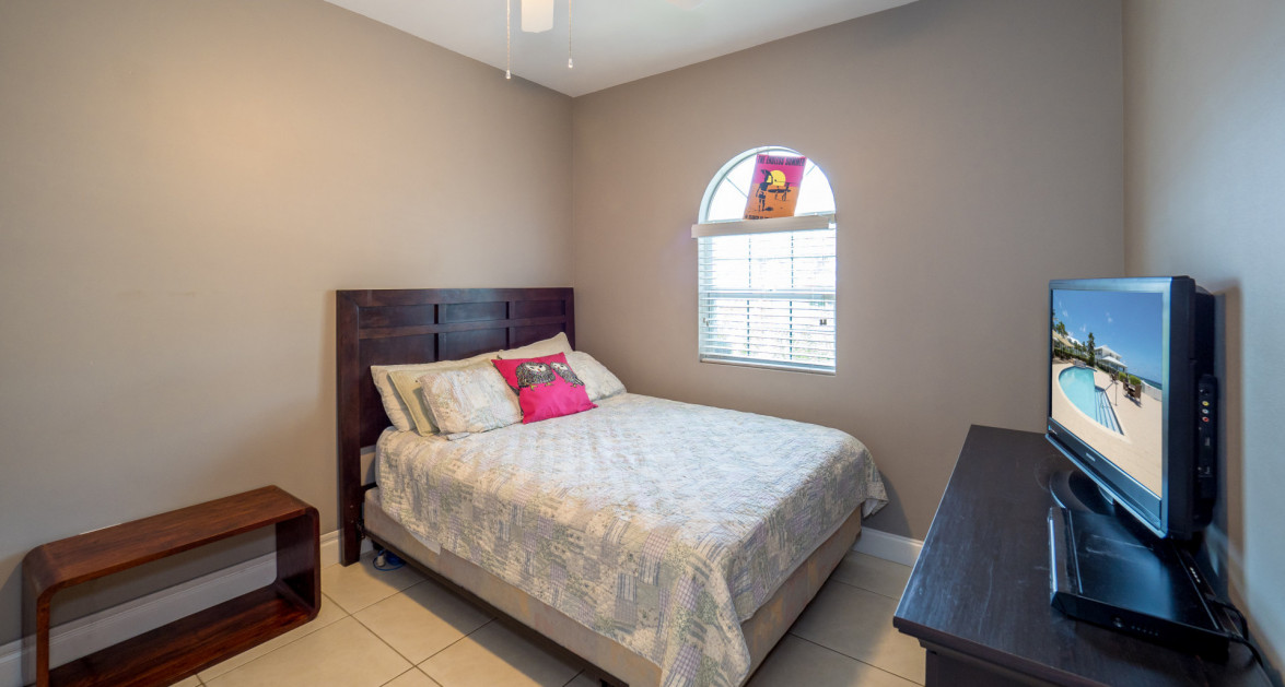 South Sound Ocean Front 4 Bed Windsor Village 25 - Image 12