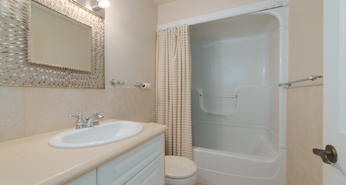 SPACIOUS 3 BED + DEN TOWNHOME AT L'AMBIENCE - Image 13