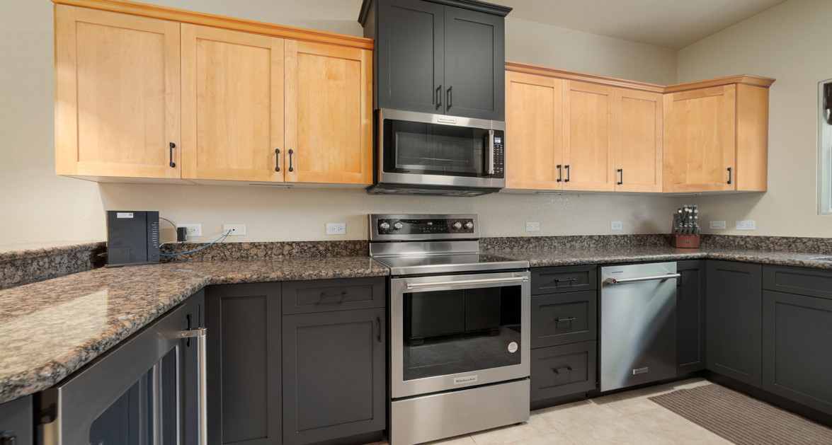 SPACIOUS 3 BED + DEN TOWNHOME AT L'AMBIENCE - Image 1