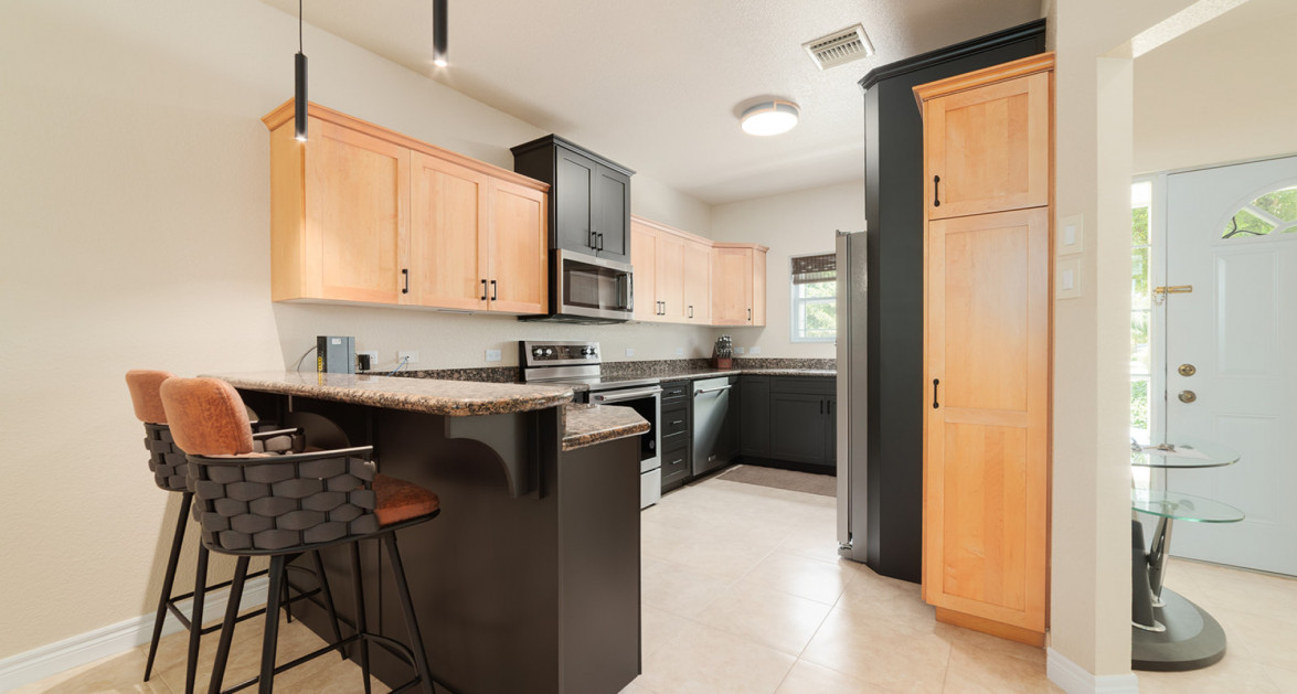 SPACIOUS 3 BED + DEN TOWNHOME AT L'AMBIENCE - Image 3